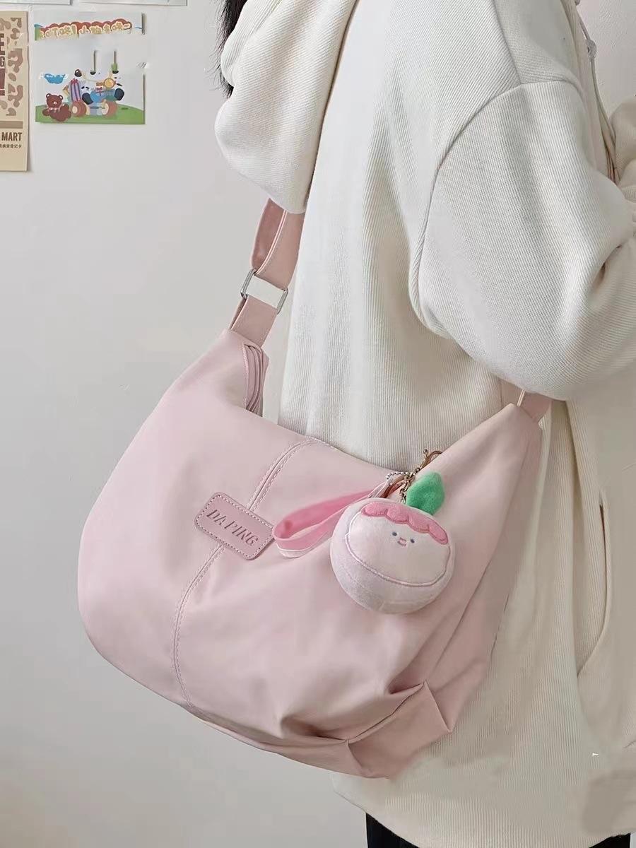 

Женская сумка через плечо простая и универсальная повседневная большая сумка-пельмень студенческая для учебы и поездок на работу сумка-мессенджер No pendant model розовый