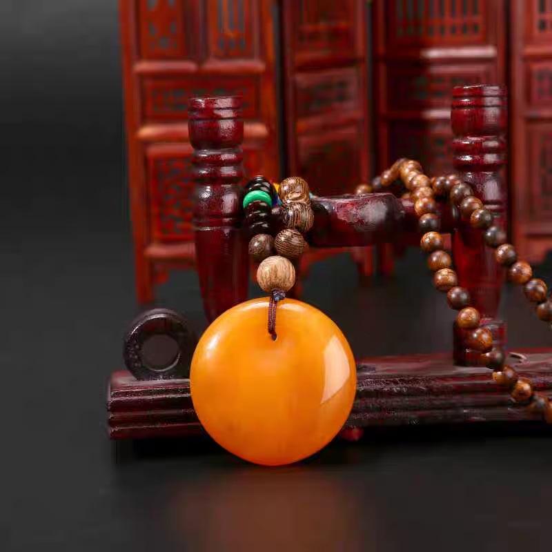 Trendy Unisex Wooden Bead Necklace: Versatile, High-End Pendant for Sweater Chains and Cotton Linen Attire