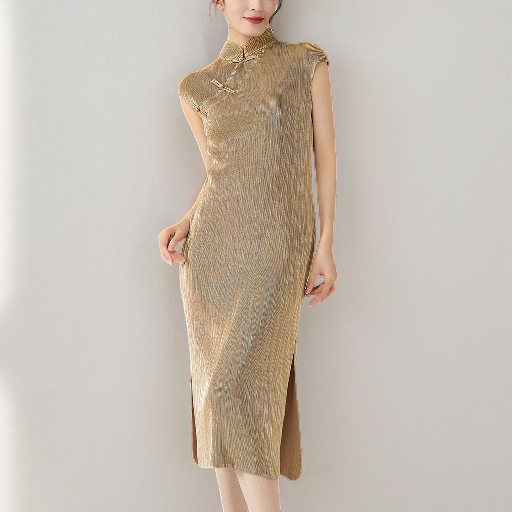 Modern Chinese Qipao: Slim-Fit Summer Dress with Slit and Button Detail