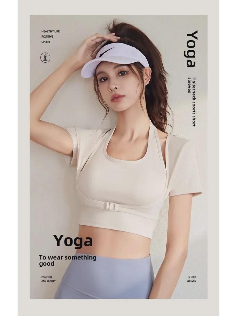 Pfirsichfarbener Neckholder-Yogaanzug mit Brustpolster - Kurzärmelig, Enganliegend