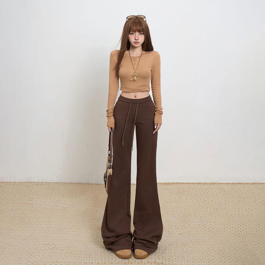High-Waist Velvet Flare Pants for Women – Autumn & Winter Hip-Lifting Style.