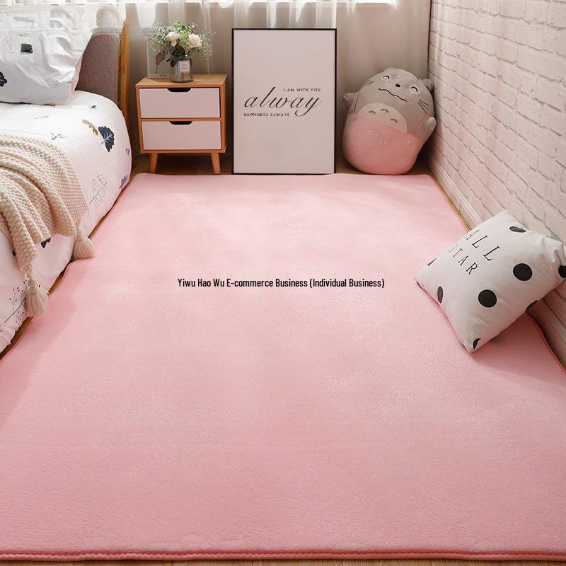 Renovate rental house: Carpet or Japanese floor mat for bedroom decor and master bedroom arrangement.
