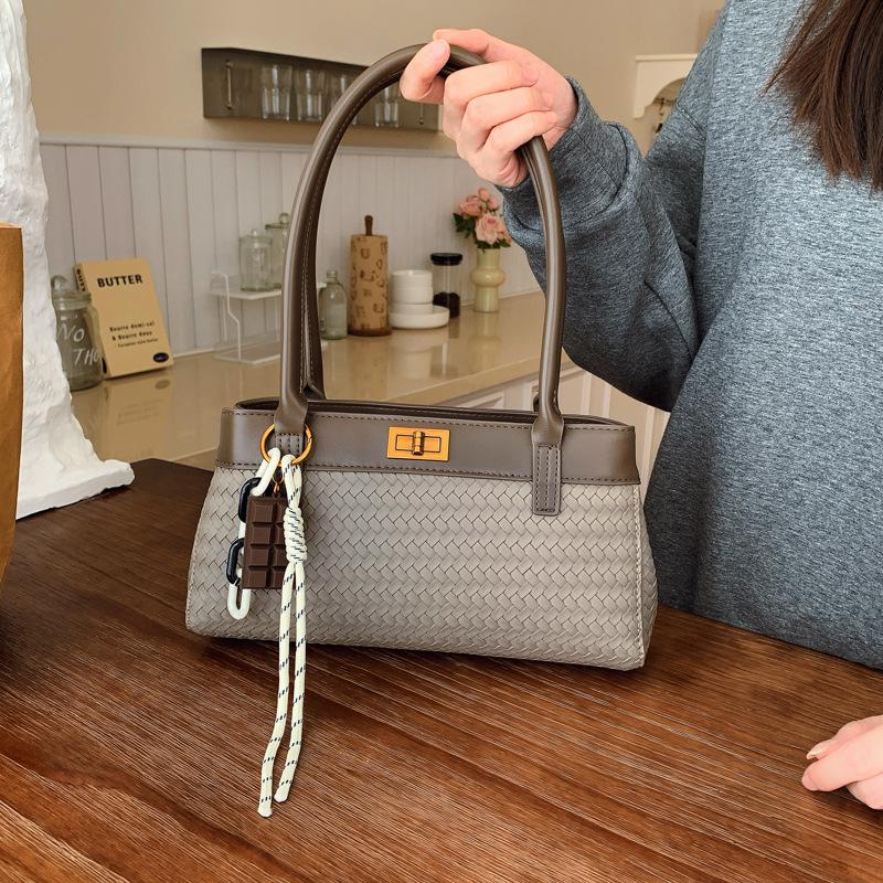 Woven handbag bag women's 2025 autumn and winter new trendy fashion shoulder messenger bag retro commuter armpit bag