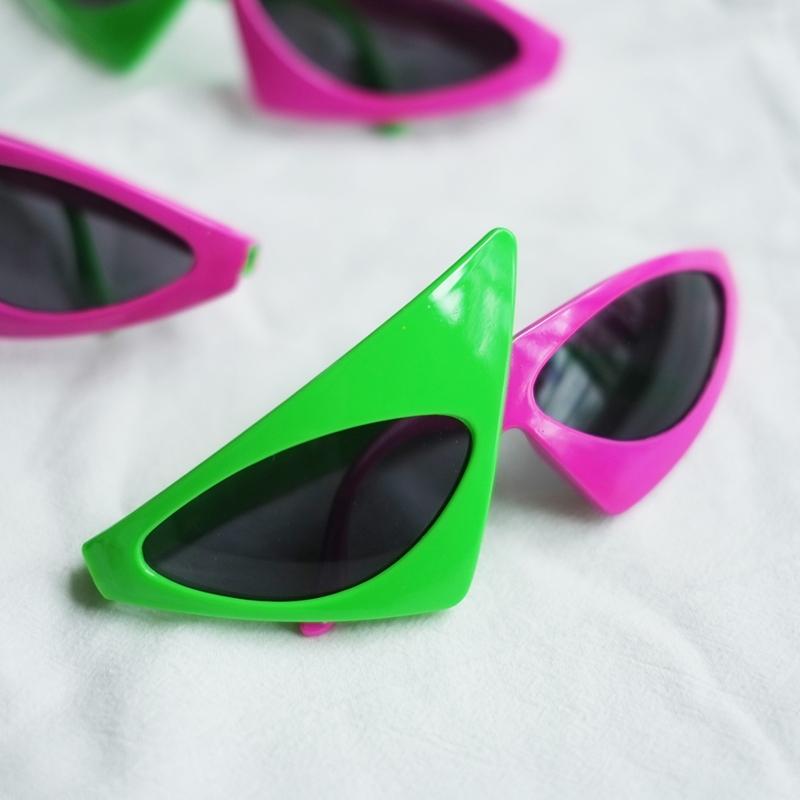 Occhiali da Sole Divertenti Unisex per Feste Occhiali Asimmetrici Anni '80 Occhiali Rosa Shocking e Verde Neon per Danza Hip Hop Festa di Halloween