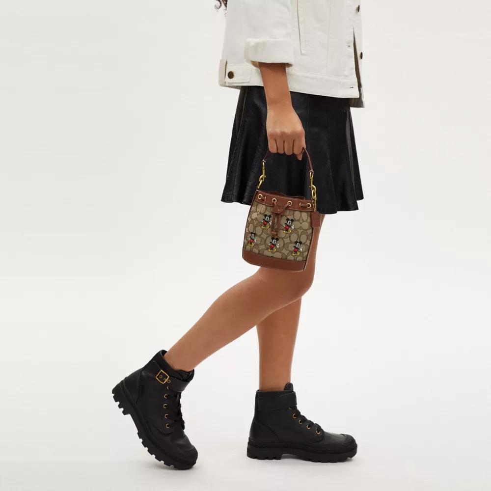 Coach X Disney Dempsey 16 Tanzender Mickey Aufdruck Kordelzugverschluss Beschichtetes Canvas und genarbtes Leder Beuteltasche Damen Taschen Khaki CN499-B4R3U