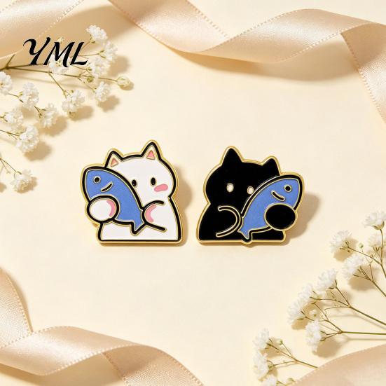 Animal Clothing Accessories Holding Fish Cartoon Cat Brooch, Enamel Kitten Alloy Badge Pin, Backpacks Pin for Hats Scarves Jackets Brooch