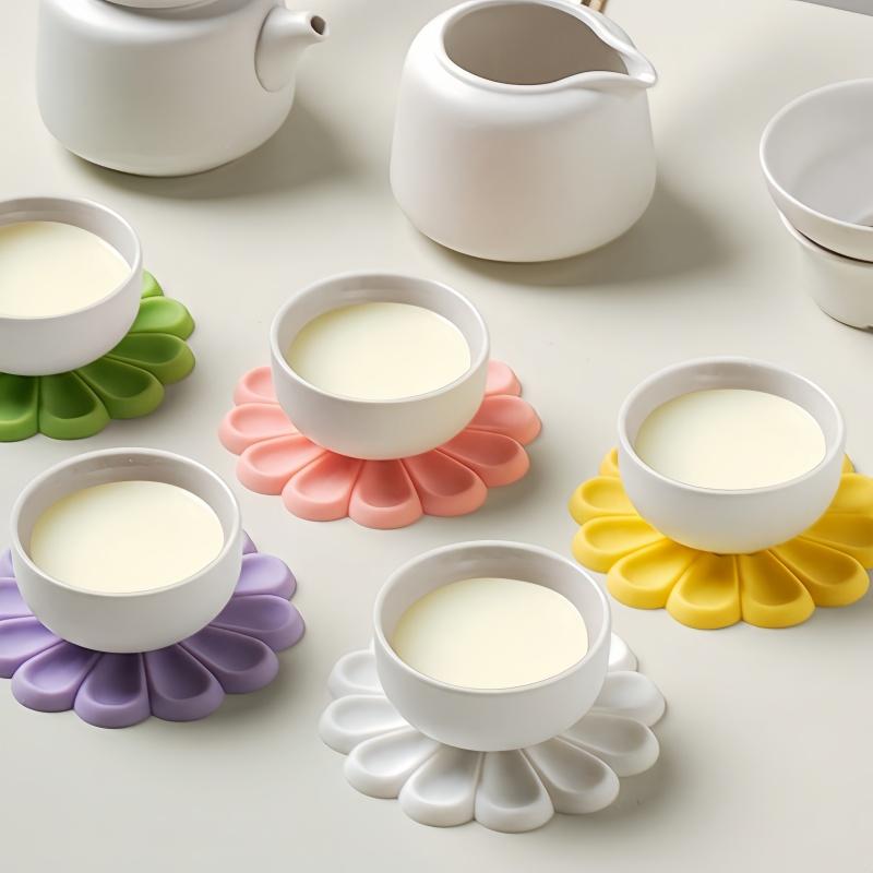 1PC Daisy Coaster Silicone Material Cute Flower Shaped Heat-resistant Dual Color Coffee Coaster,suitable for Holiday Gifts
