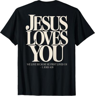Jesus älskar dig Kristen Bibelvers 1 Johannes 4:19 på ryggen T-shirt