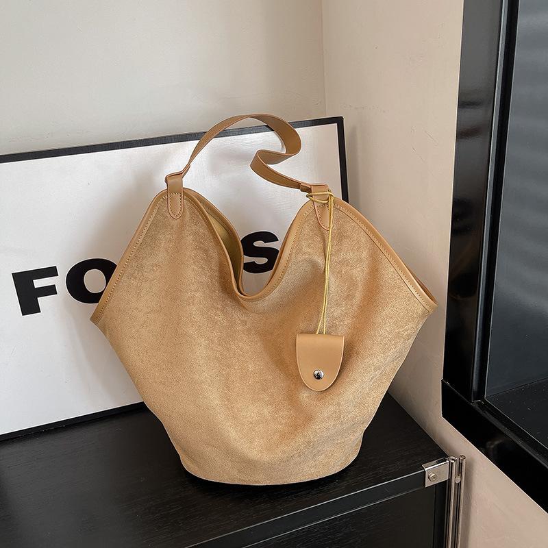 

Вместительная сумка в стиле ленивого ветра, новая высококлассная ретро сумка-тоут для通勤, женская наплечная сумка-подмышка хаки