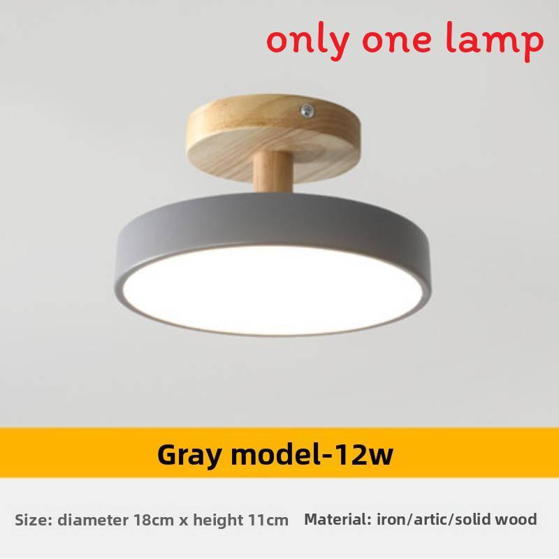 Minimalistische nordische LED-Deckenleuchte mit Holzkörper für die Beleuchtung von Hausfluren