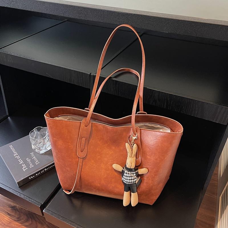 

High-value large-capacity bag women s new trendy portable autumn fashion tote commuting class shoulder bag коричневый