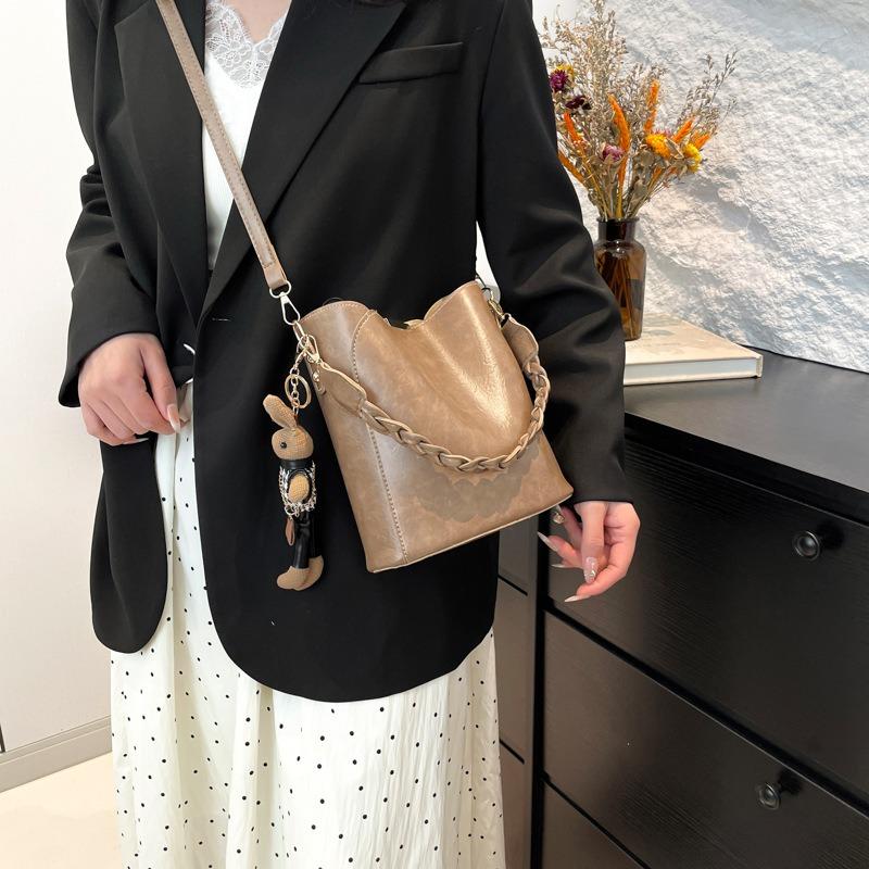 Premium Shoulder Bag Women's Spring New Trend Versatile Shoulder Bag Fashion Retro Messenger Bag