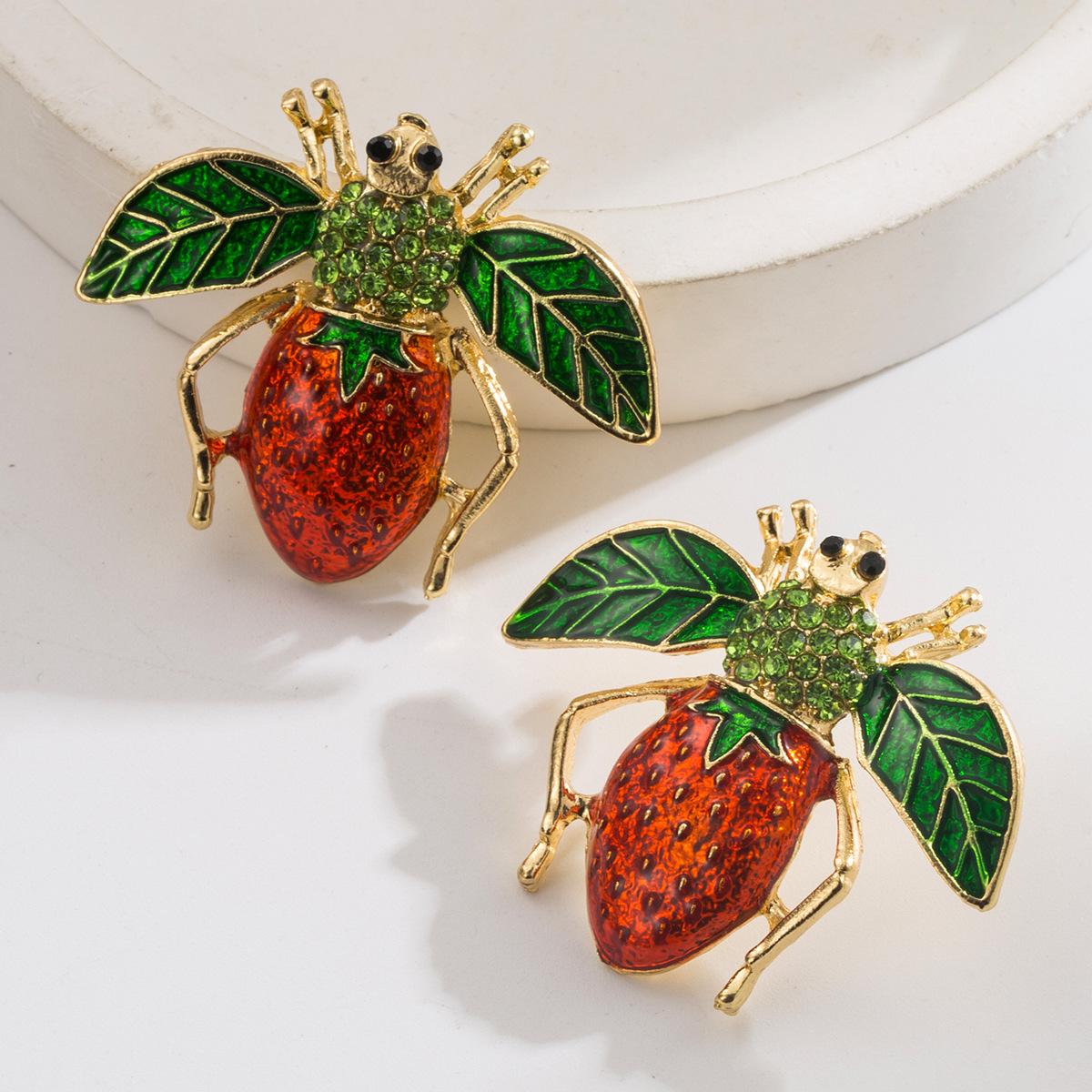 

Модные серьги-подвески для женщин красный