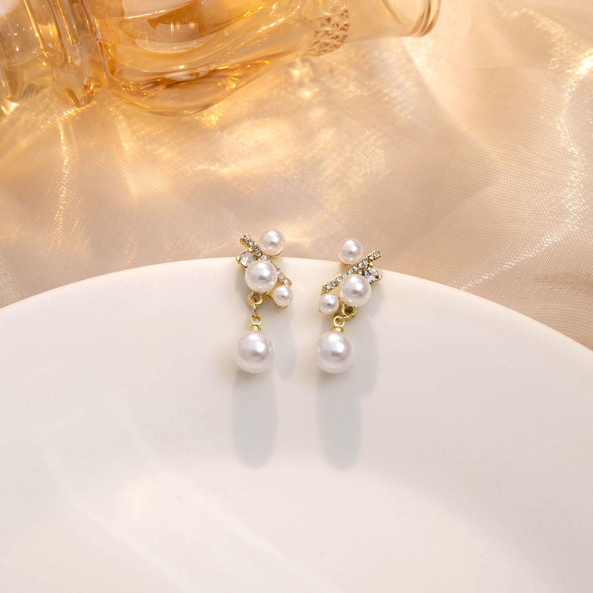 Silver Needle Korean Style Pearl Stud Earrings with Rhinestone Inlay - Elegant and Aesthetic Ear Ornaments
