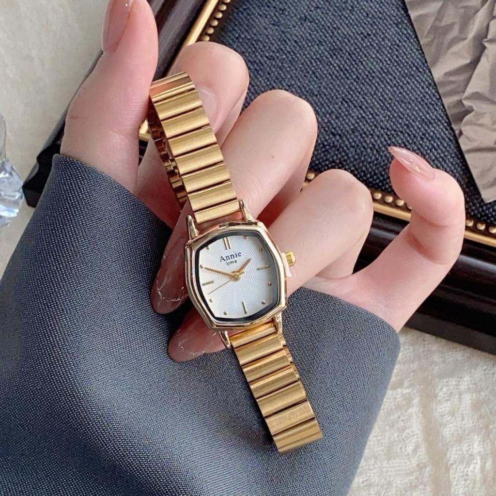 Schicke Quarz-Uhr mit unregelmäßigem Zifferblatt und goldenem Bambus-Stahlarmband für Studenten