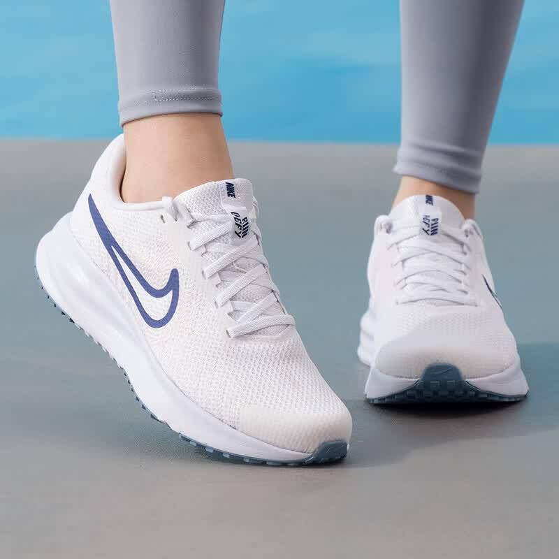 NIKE Women s DEFY 7/24 Running Shoes US 6