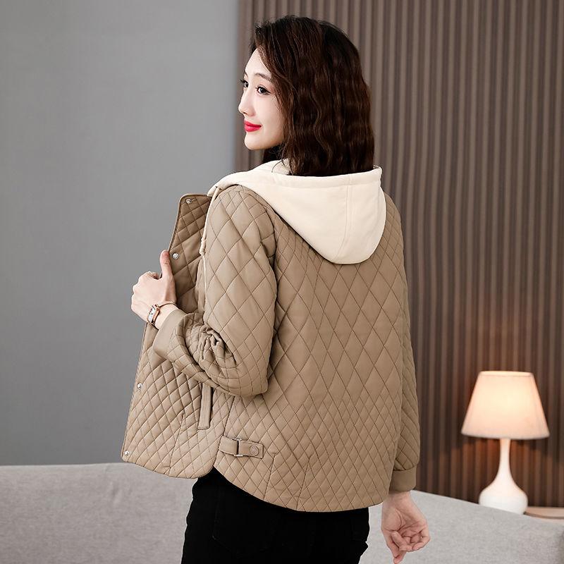 Krátká prošívaná bavlněná bunda s kapucí a šik designem pro ženy