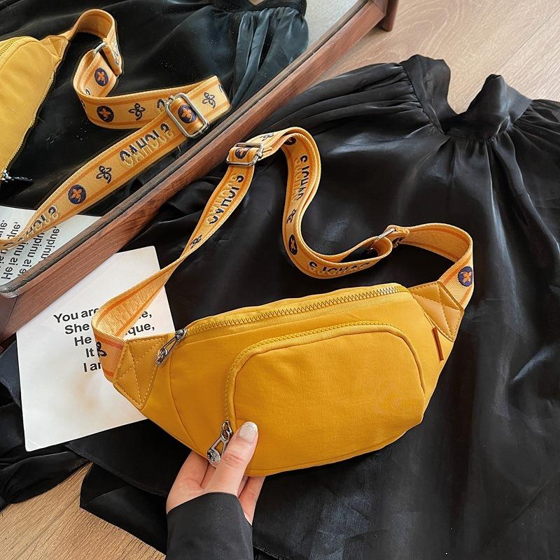 New women's breast bag sports key mobile phone storage bag fashion women's motorcycle solid color fanny pack