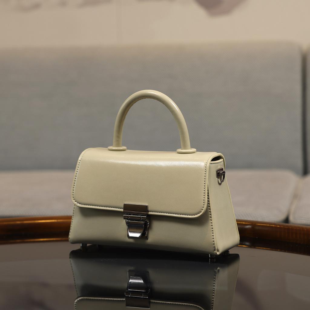 2025 Spring/Summer Women's Small Square Handbag, New Cross-Border Model with Textured Lock, Fashionable Commuting Versatile Crossbody Bag