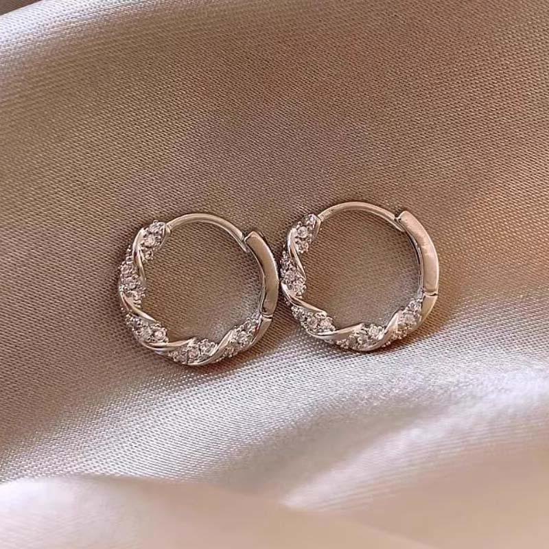 

Female Niche Temperament Wrapped Earrings срібний