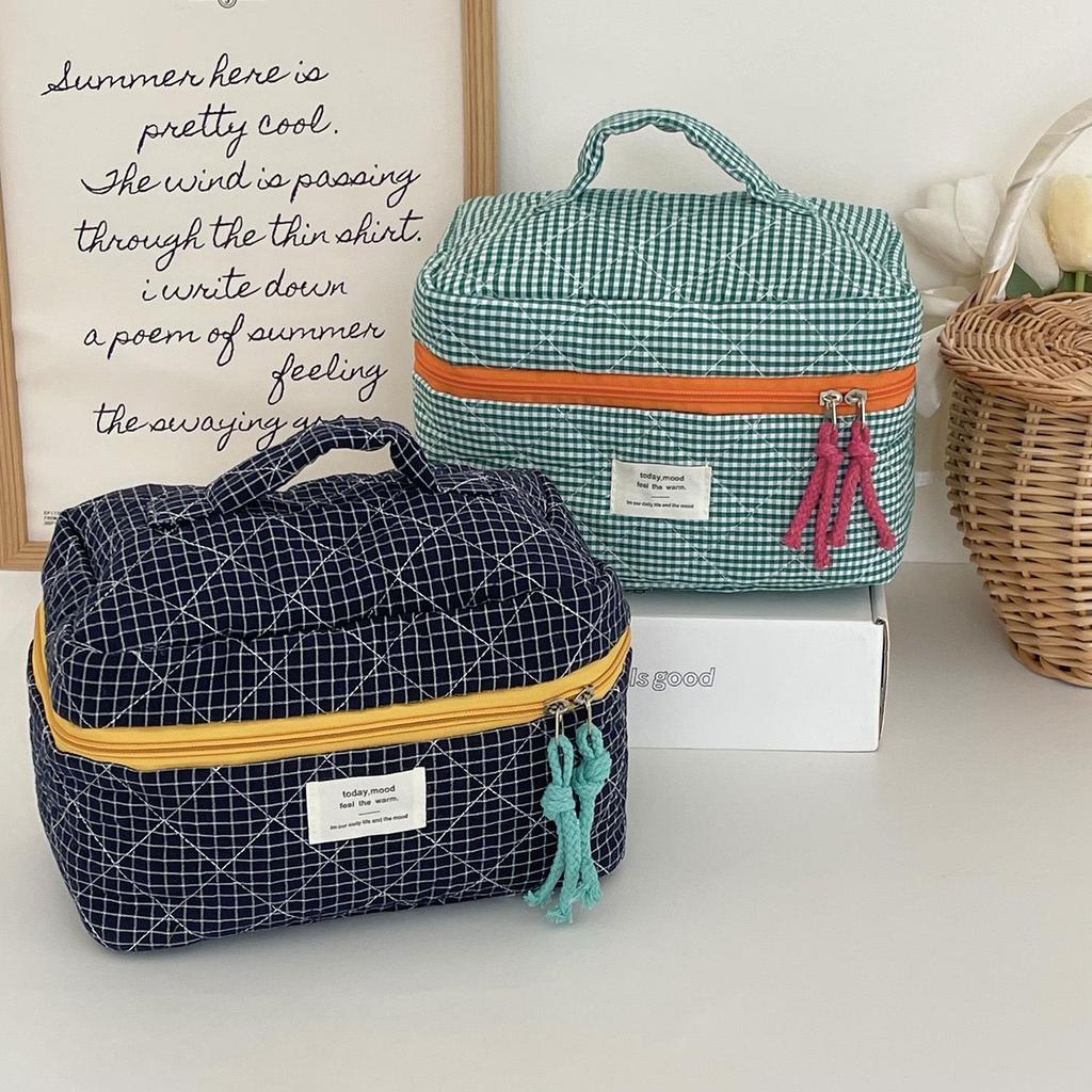 Versatile Plaid Clutch: Girly Heart Makeup Bag for Travel