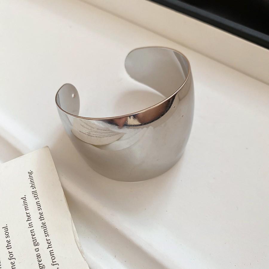 European-American Geometric Metallic Open Bangle: Simple, Versatile, Niche Design Bracelet