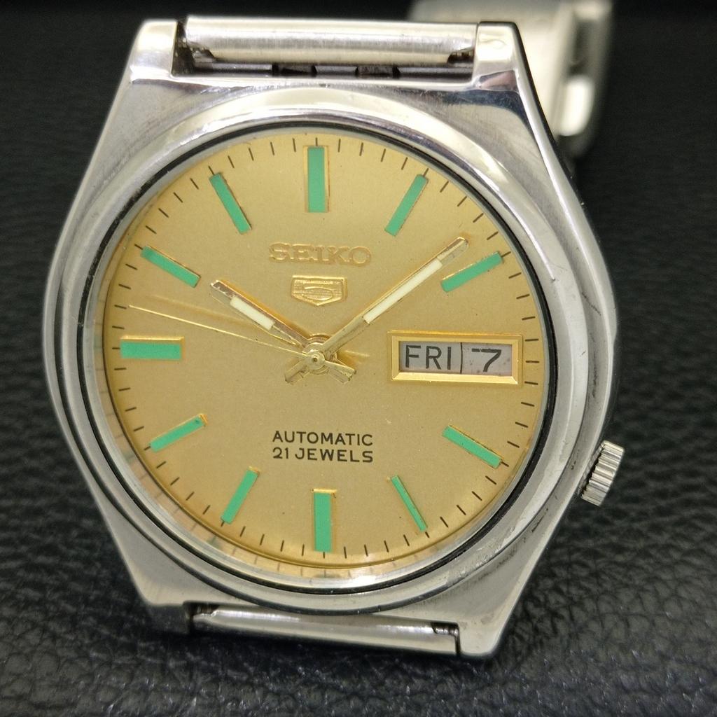 GENUINE VINTAGE SEIKO 5 AUTOMATIC JAPAN MENS GOLDEN COLOR DIAL WATCH A702604-1 R209-a702604