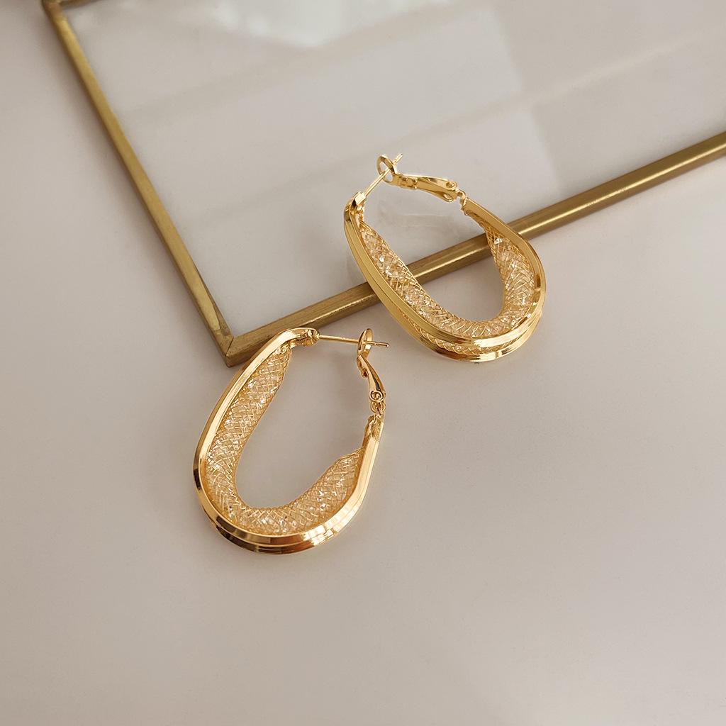 Boucles d'oreilles médiévales vintage à perles: Design rétro à l'huile coulée avec une touche haut de gamme et une personnalité unique