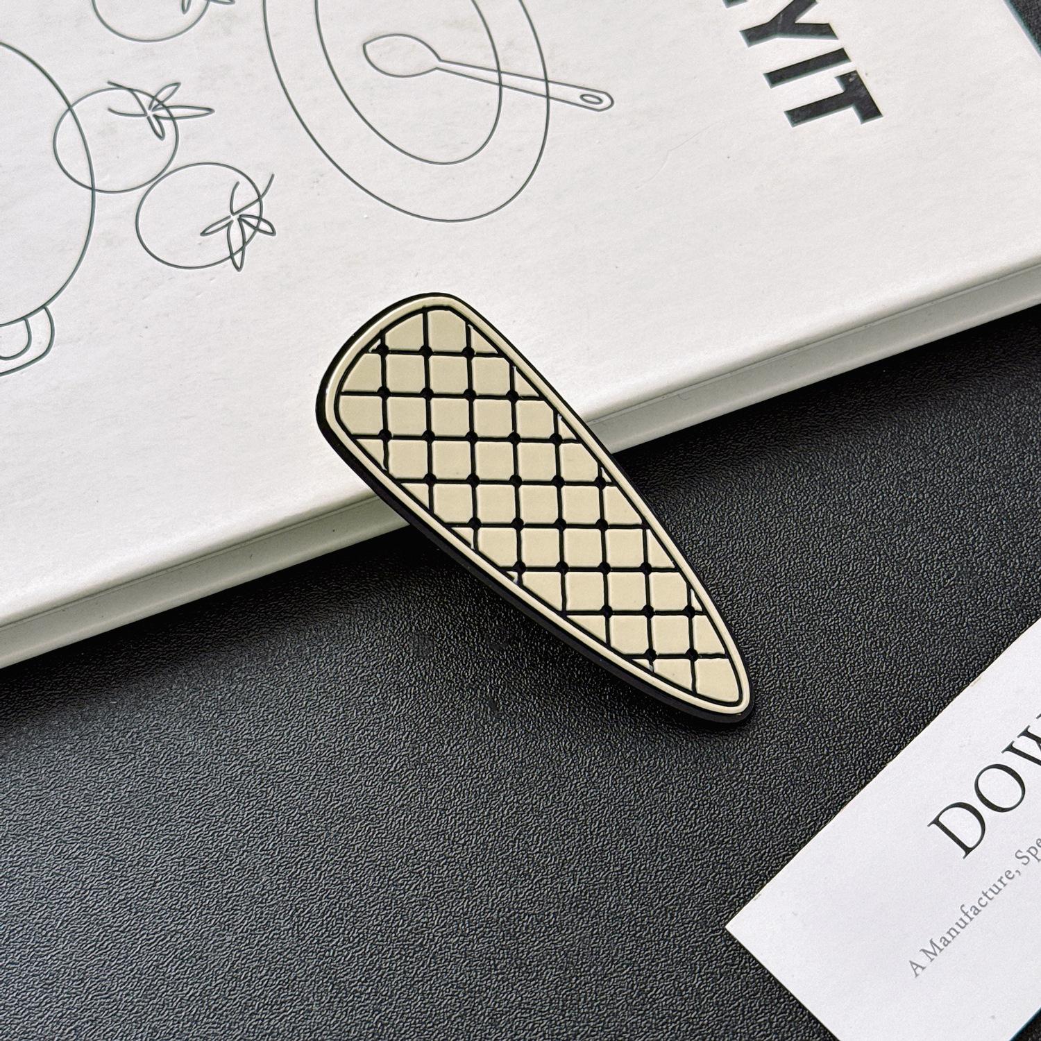 

And Simple Chic Heart Pattern Hair Ties And Duckbill Clips For Women Trendy Beige Drop