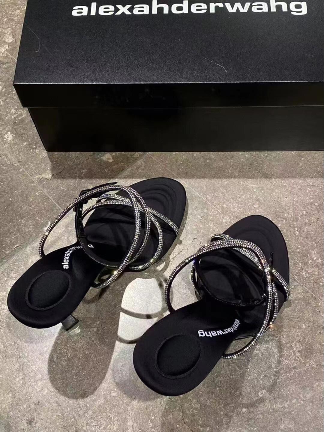 

Quack looks good! Pink fairy wind sandals female 2025 new rhinestone cross strap sexy stiletto high heels 42