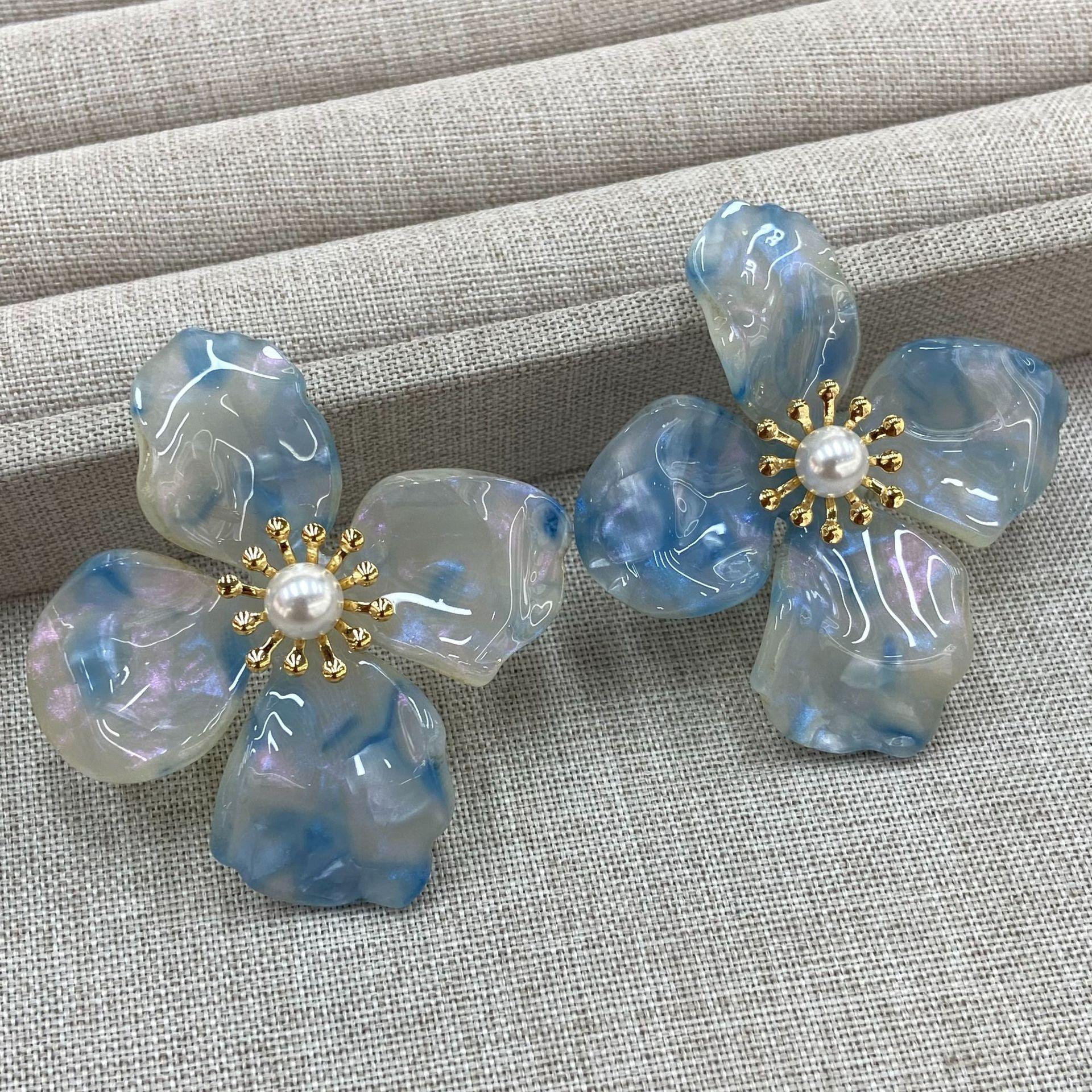 

2026 Transparent Flower Earrings Female Super Fairy Ice Crystal Petal Stud Earrings Small Fresh Temperament Versatile Earrings