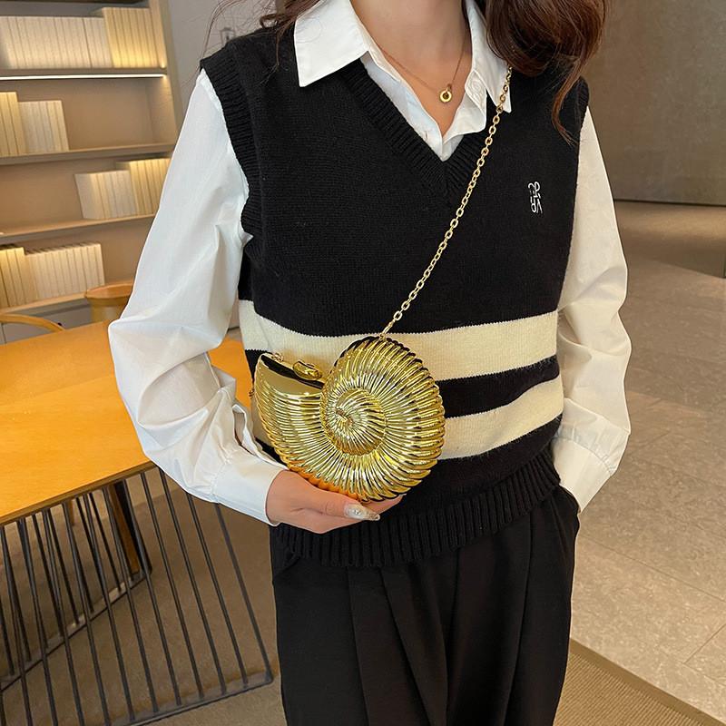 Acrylic Seashell Chain Shoulder Bag With Lock Closure For Evening Wear