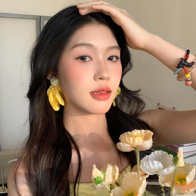 Super fairy chiffon flower fringed earrings women's summer seaside high-end sense exaggerated stud earrings gentle temperament vacation style earrings
