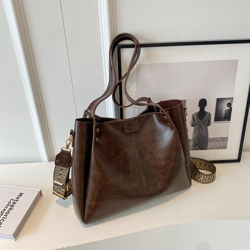 Commuting versatile underarm large-capacity bag women's 2025 new spring and summer Korean version retro fashion tote bag shoulder bag