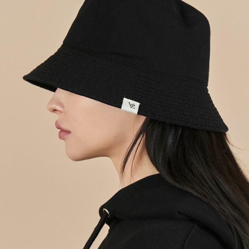 

VARZAR Monogram Label Pigment Bucket Hat Black FREE