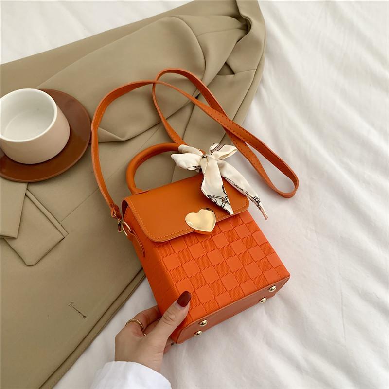 

Solid color shoulder bag plaid women s bag 2025 new trendy fashion simple messenger bag Korean version bag foreign style small square bag оранжевый