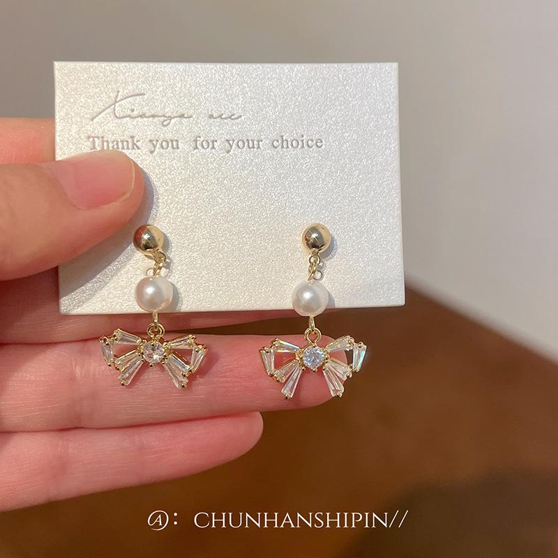 Bow earrings, mosquito coil disc, ear clips without ear piercings, female gentleness and girlliness, stud earrings, fresh and sweet pearl earrings.