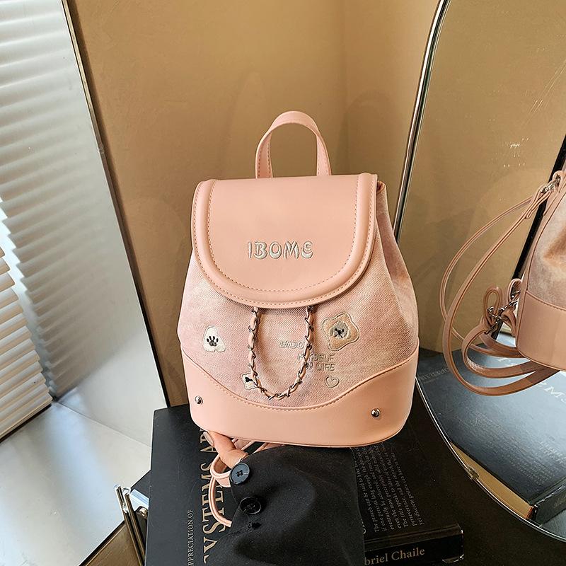 

Повседневный универсальный нишевый женский 2025 осень-зима новый маленький рюкзак для поездок на работу для студентки колледжа модный рюкзак розовый