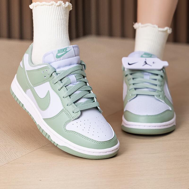 Nike Dunk Low Women s Skate Shoes US 8.5