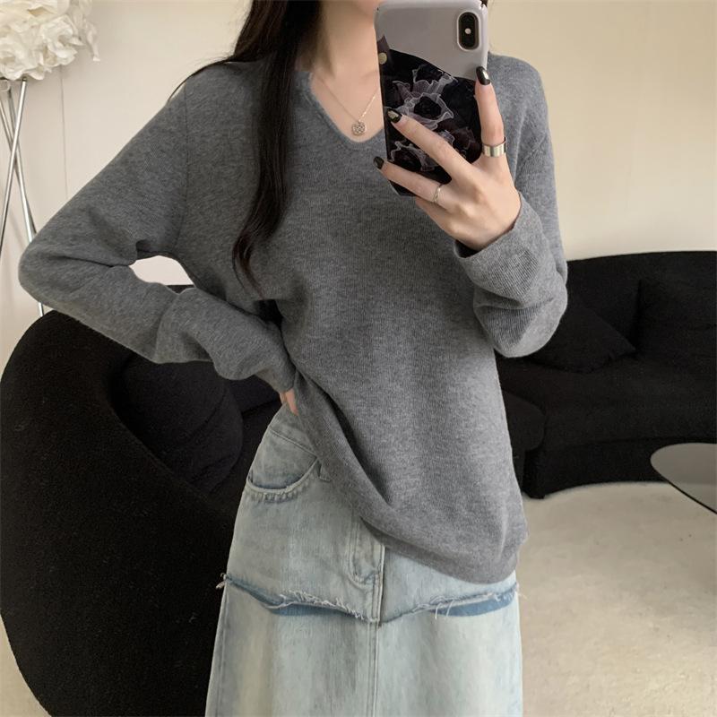Autumn v-neck solid color knitted sweater long-sleeved t-shirt women's loose and thin sweater casual style sweet and versatile