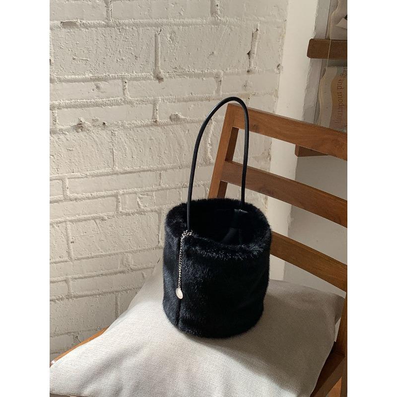 

Осень и зима новая сумка-ведро цилиндр нишевая плюшевая сумка трендовая универсальная ретро портативная сумка на плечо женская чёрный