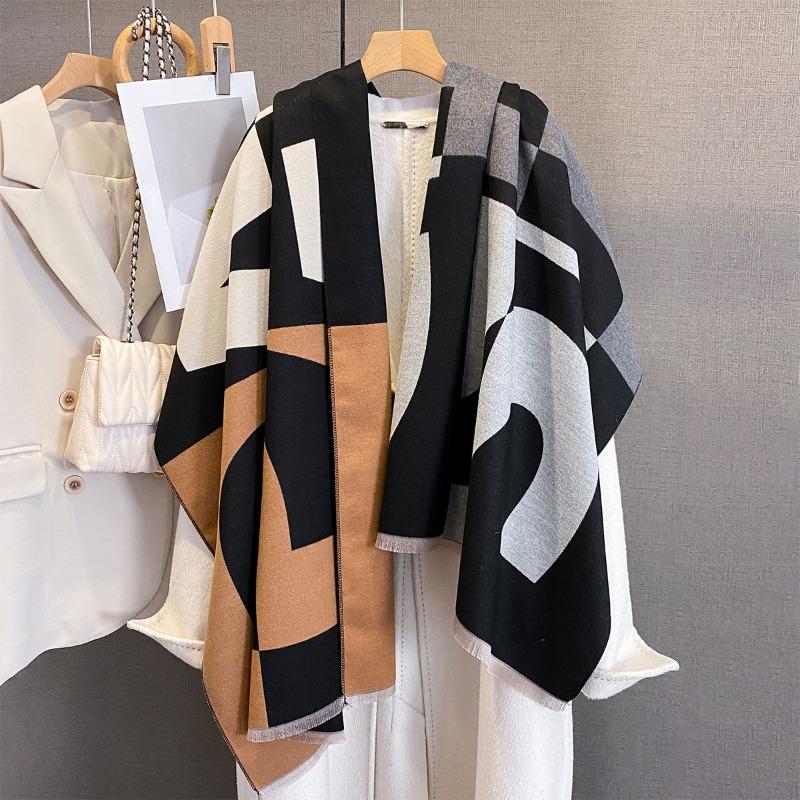 Autumn and winter new letter geometric splicing contrasting color scarf women's simple versatile neck protection scarf fashion decorative shawl