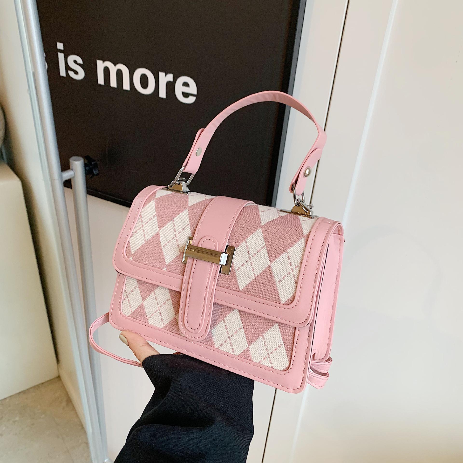 

2024 Шикарная маленькая квадратная сумка кроссбоди и на плечо в стиле аргайл с цветными блоками для женщин розовый