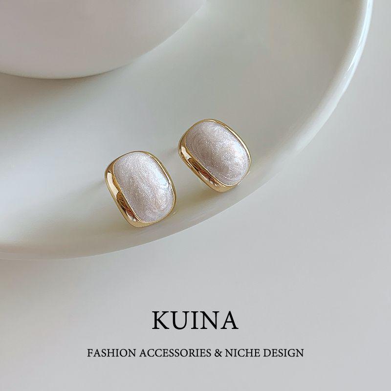 

French Style Retro Stud Earrings Accessible Luxury Fancy Dignified Generous Style Sterling Silver Earring/Pin Female Niche Style Unique Gold Ear Rings As Shown in Pictures