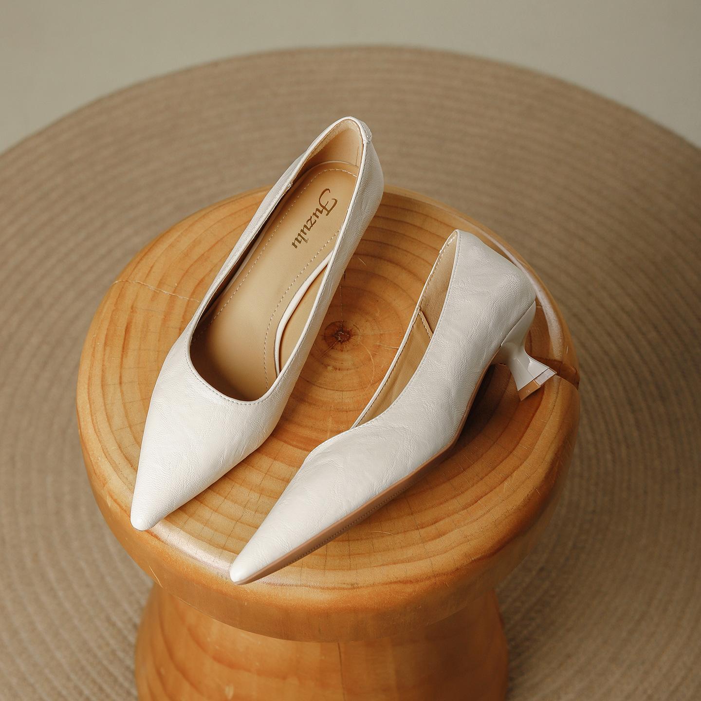 

Ретро остроносые туфли с мелким вырезом, женские, лето 2025, новый темперамент, универсальные, для профессиональных поездок на работу, не устают ноги, высокие каблуки 40