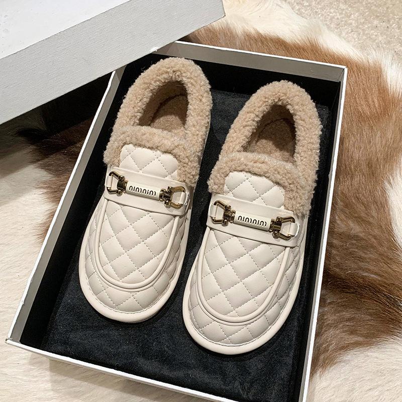 

Осенне-зимние женские мокасины с плюшем и толстой металлической пряжкой 40 бежевый