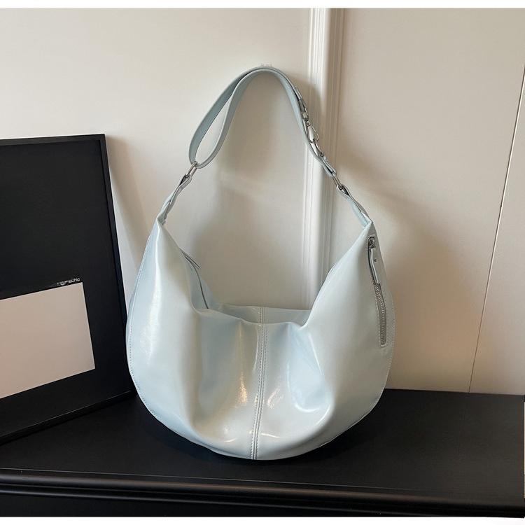 Large-capacity Dumpling-shaped Fashionable Shoulder Bag for Casual Commuting and Underarm Carrying