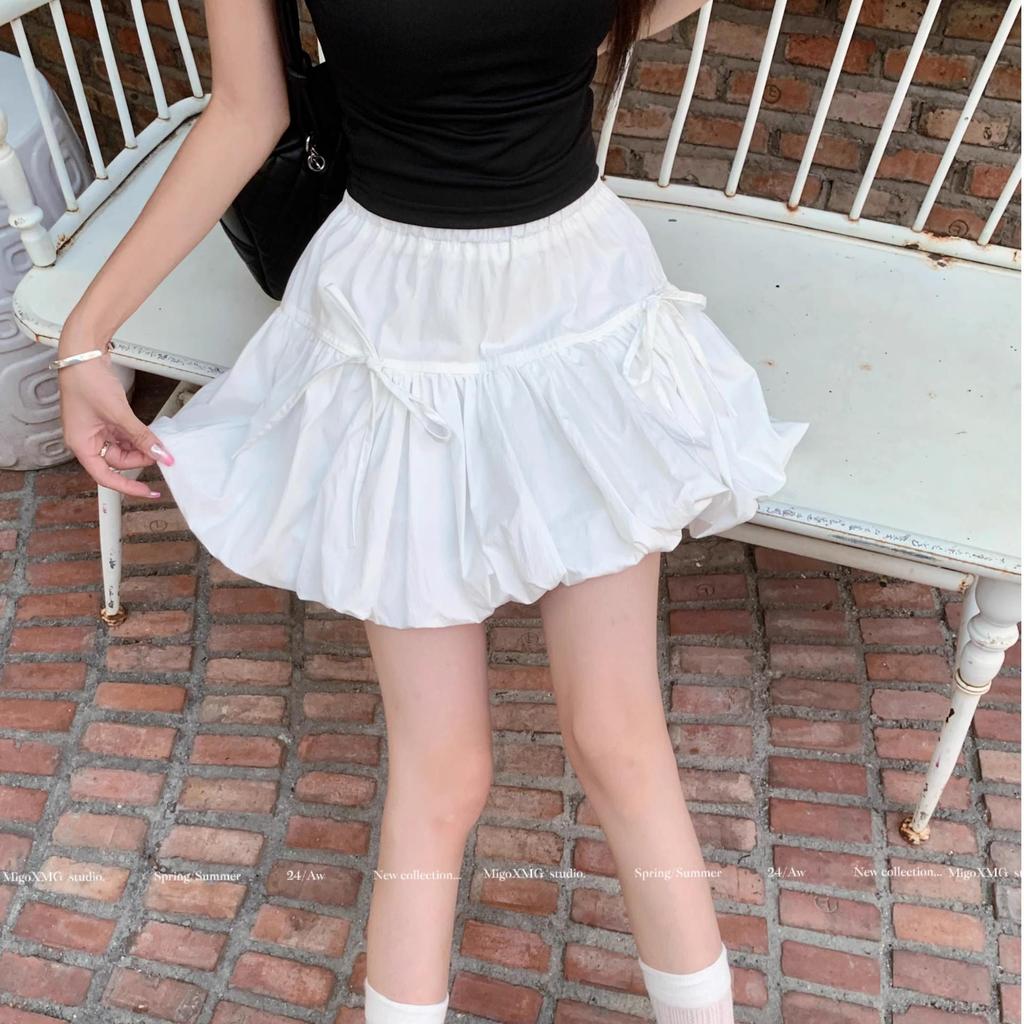 Dam Högmidjad A-linjeformad Vit Midikjol med Rosett & Blomknoppsdesign