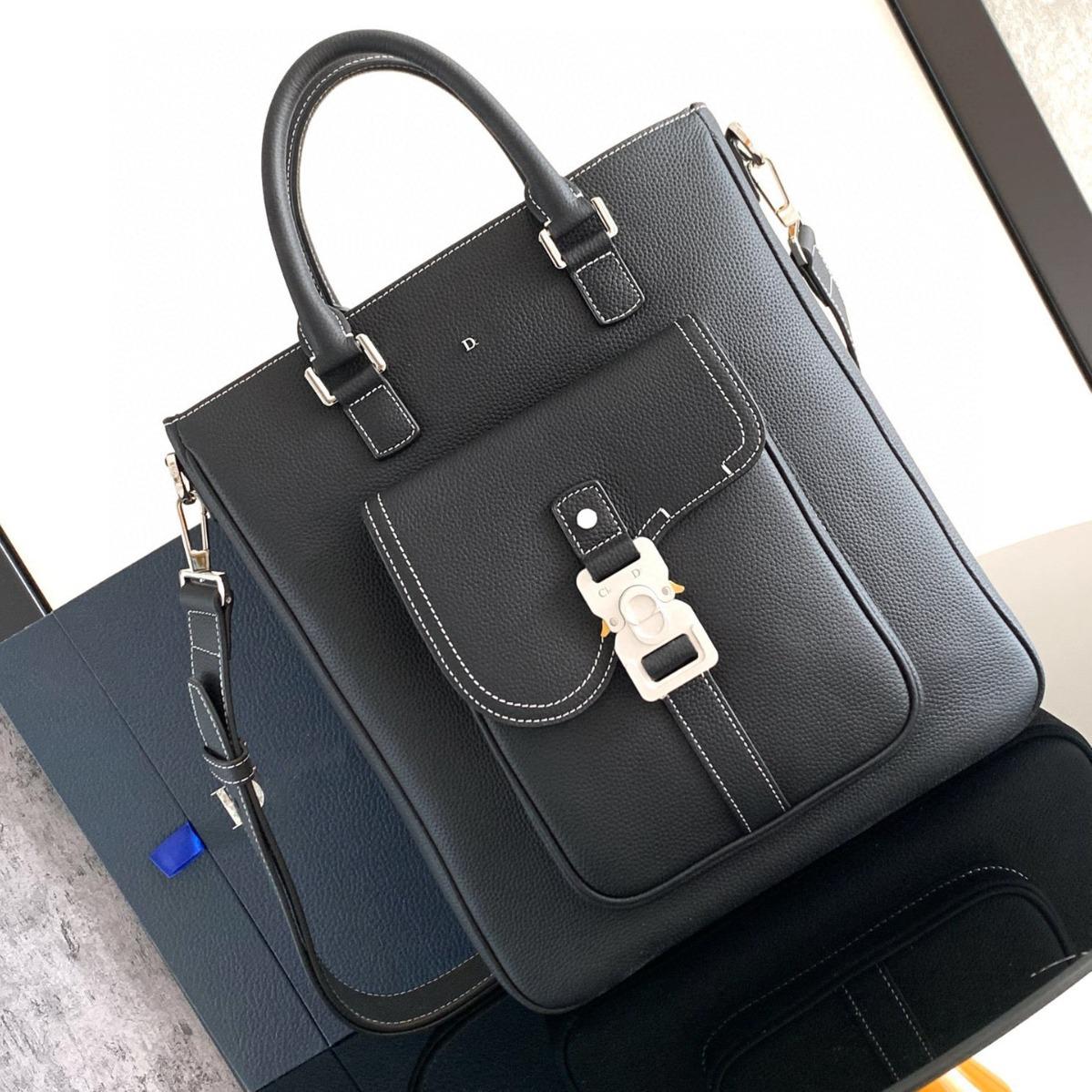 

Мужской тоут D Or из черной телячьей кожи: Универсальная сумка кроссбоди из мягкой зернистой кожи 32x36x13.5 cm чёрный