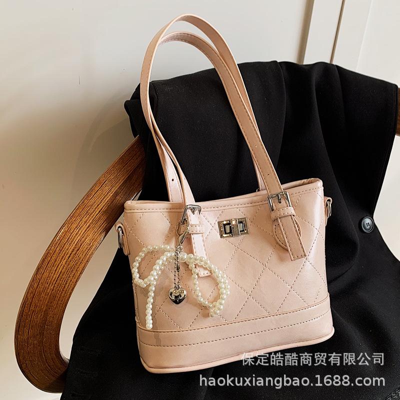 This year's popular bag women's large-capacity 2025 new spring and summer texture rhombus shoulder underarm bag popular bucket bag